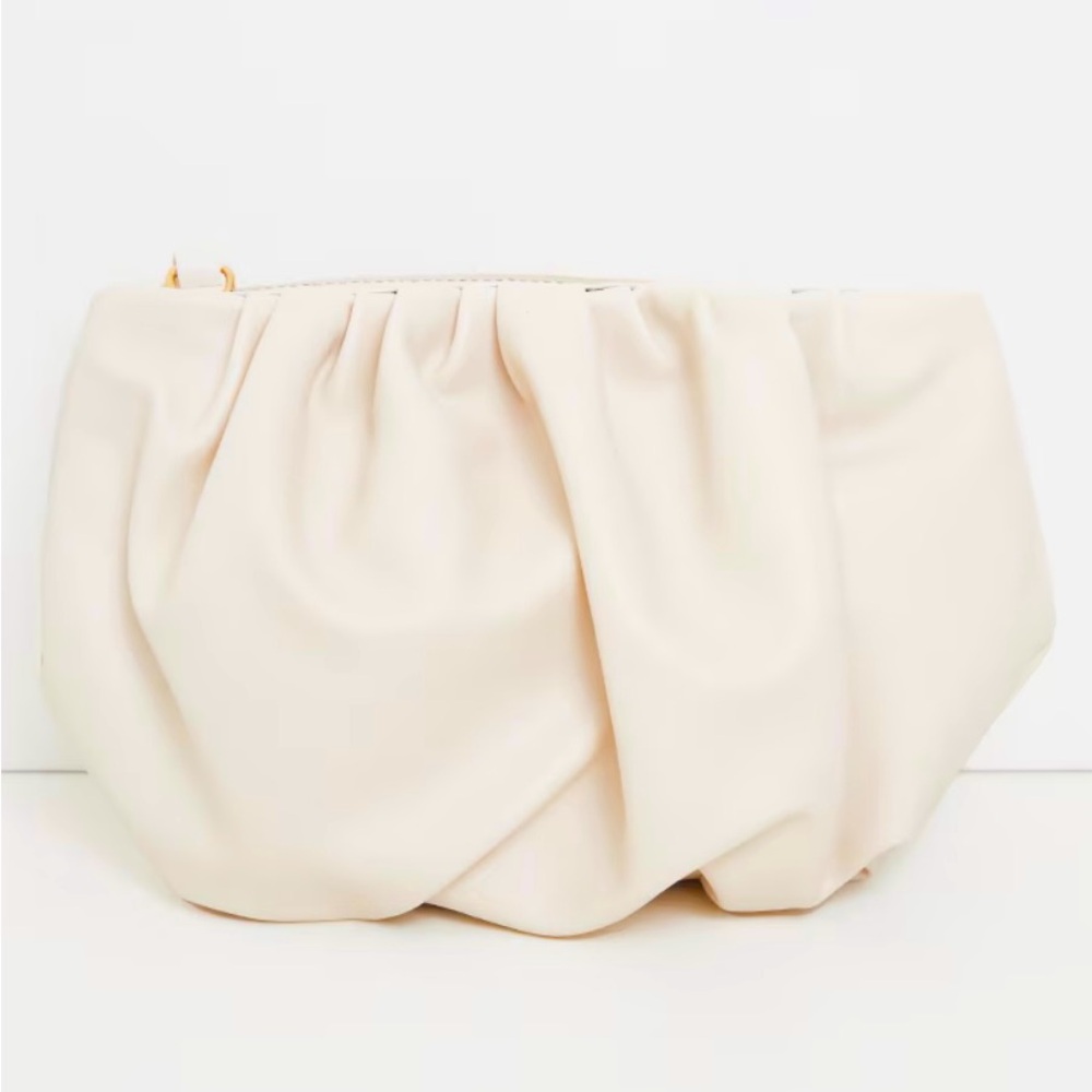 PrettyLittleThing: Cream Round Pleated Clutch Bag🍦